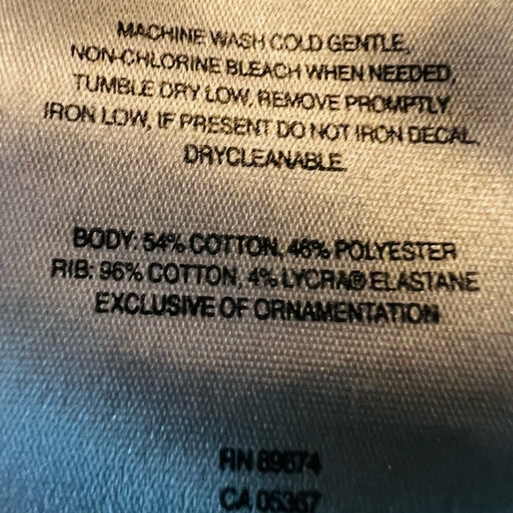 Mountain Hardwear women’s Cream Hoodie with Red and Blue Graphic size large - Picture 9 of 12